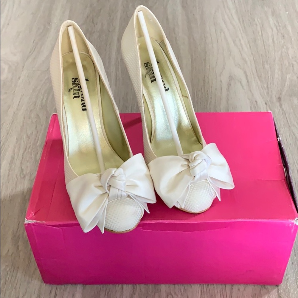 Beyond Skin Ellen Cream Vegan High Heels w/Bow